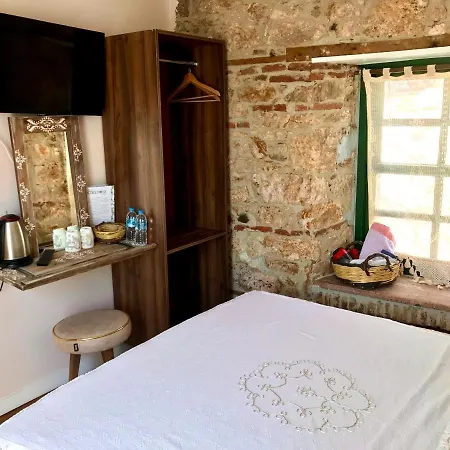 Rebetiko Hotell Ayvalı