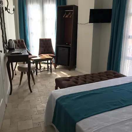 Hotel Rebetiko *