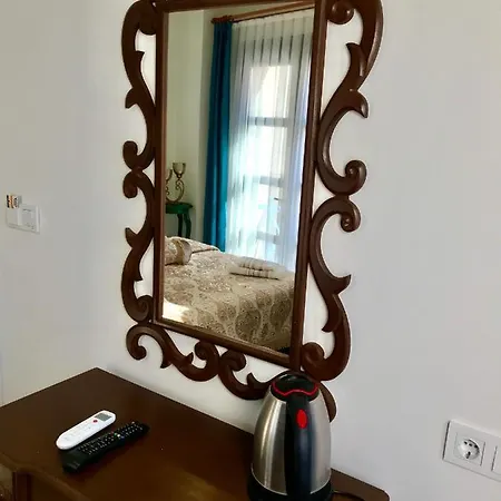 Rebetiko Hotel *